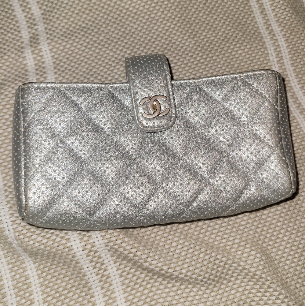 Channel mini phone holder